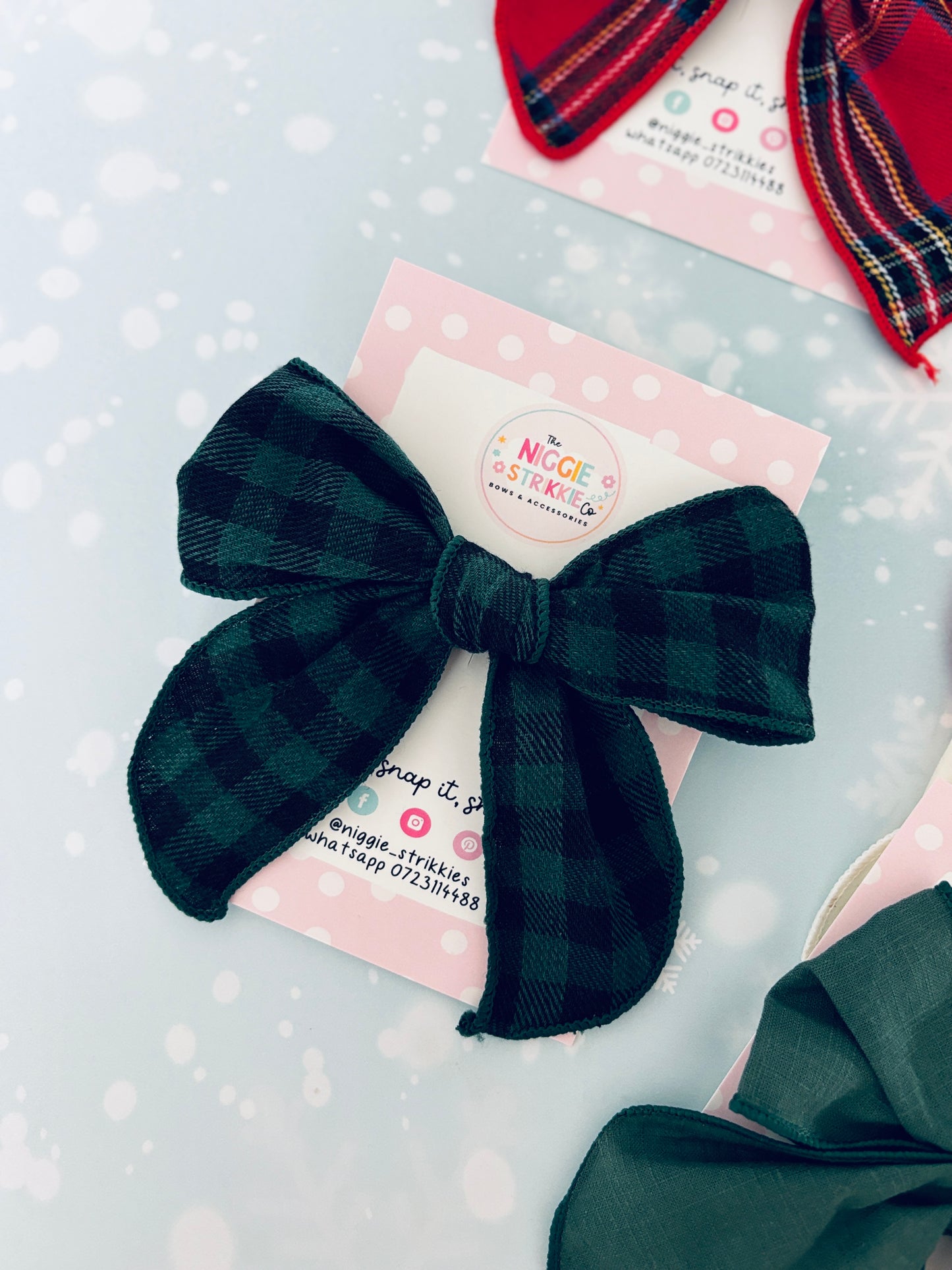 Charlotte handtied bows